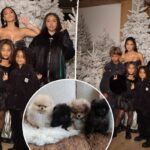 Kim Kardashian é criticada pela PETA por presentear crianças com quatro cachorros no Natal: ‘Filhotes não são peluches’