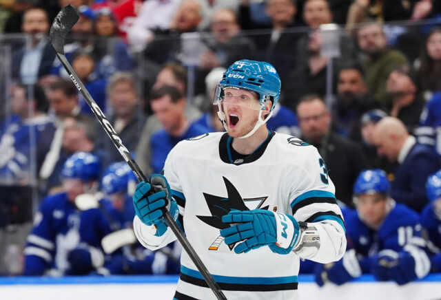 Klingberg marca na prorrogação enquanto Sharks completa uma recuperação inacreditável Klingberg marca na prorrogação enquanto Sharks completa uma recuperação inacreditável