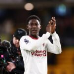 Kobbie Mainoo comemora gol contra o Wolves