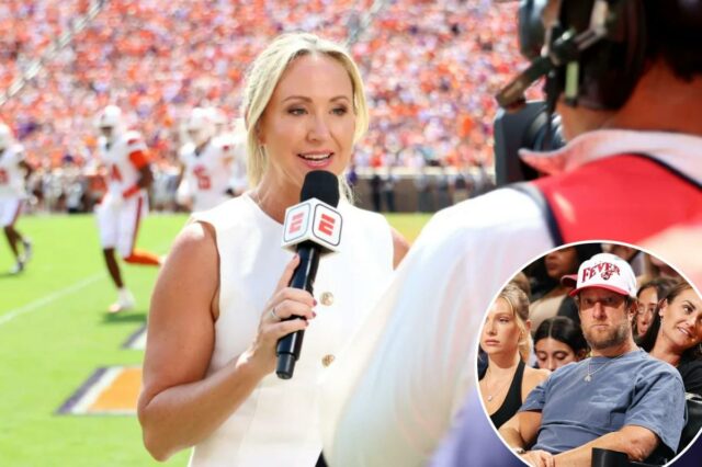 O locutor da ESPN Kris Budden em ação durante o primeiro quarto do Clemson Tigers contra o Syracuse Orange no Memorial Stadium em 20 de setembro de 2025.