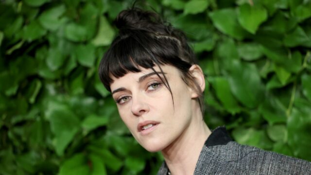 Kristen Stewart diz que atuar é 'não masculino' e pergunta: 'Você já ouviu falar de uma atriz que era metódica?'
