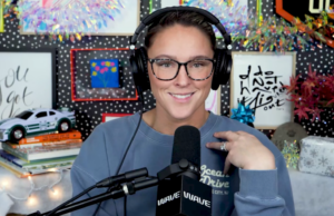 Kylie Kelce defende decisão de parar de amamentar suas filhas Jason Kelce e a esposa Kylie estão muito ocupadas com três filhos: tudo o que disseram sobre a paternidade