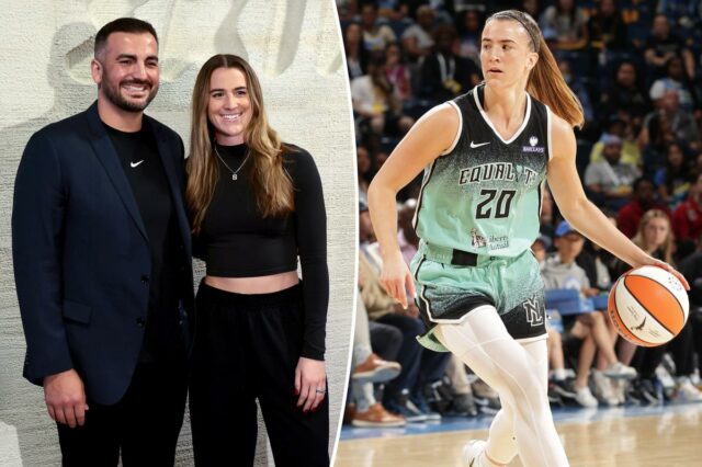 Ladrões mascarados roubam US$ 60 mil em bolsas da estrela Sabrina Ionescu driblando uma bola de basquete durante um jogo
