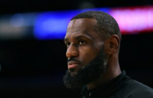 Lakers toma decisão importante sobre LeBron James contra Suns Los Angeles Lakers forward LeBron James