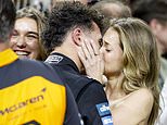 Lando Norris é campeão mundial de F1! O piloto britânico, de 26 anos, beija a namorada modelo Magui Corceiro e abraça sua mãe radiante depois de sobreviver à última corrida da temporada Lando Norris é campeão mundial de F1! O piloto britânico, de 26 anos, beija a namorada modelo Magui Corceiro e abraça sua mãe radiante depois de sobreviver à última corrida da temporada