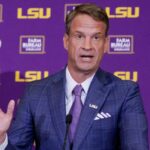 Lane Kiffin afirma que os fãs de Ole Miss tentaram tirá-lo da estrada após uma saída feia para LSU