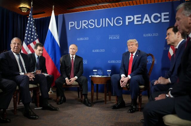 Lavrov alerta a Europa sobre retaliação enquanto Zelenskyy abre negociações Lavrov alerta a Europa sobre retaliação enquanto Zelenskyy abre negociações de reconstrução com autoridades de Trump