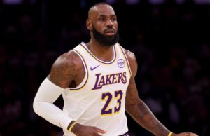 LeBron James se torna viral por comportamento controverso durante o hino nacional Jaylen Brown recruta LeBron James para ajuda na linha do cabelo