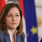 Legisladores austríacos aprovam proibição do uso do lenço na cabeça para menores de 14 anos nas escolas