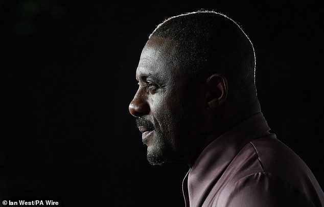 Levante-se, Sir Idris: o ator Luther é nomeado cavaleiro por O ator Idris Elba foi nomeado cavaleiro por sua campanha contra o crime com faca