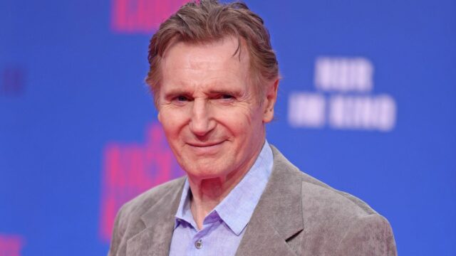 Liam Neeson nega ser um antivaxxer depois de narrar o documento 'Praga da Corrupção' com RFK Jr.
