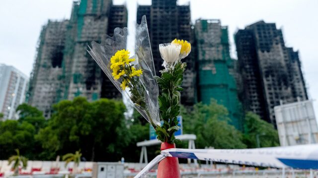 Líder de Hong Kong diz que “devemos descobrir a verdade” após incêndio mortal em apartamentos e pede reforma no edifício
