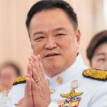 O primeiro-ministro da Tailândia, Anutin Charnvirakul, gesticula enquanto participa de um evento na sede do governo em Bangkok, Tailândia.