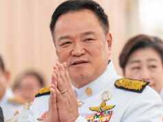 Líderes tailandeses e cambojanos concordam em renovar um cessar-fogo O primeiro-ministro da Tailândia, Anutin Charnvirakul, gesticula enquanto participa de um evento na sede do governo em Bangkok, Tailândia.