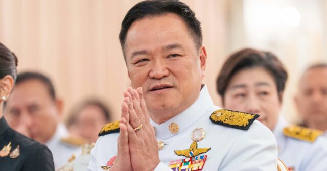 Líderes tailandeses e cambojanos concordam em renovar um cessar-fogo O primeiro-ministro da Tailândia, Anutin Charnvirakul, gesticula enquanto participa de um evento na sede do governo em Bangkok, Tailândia.