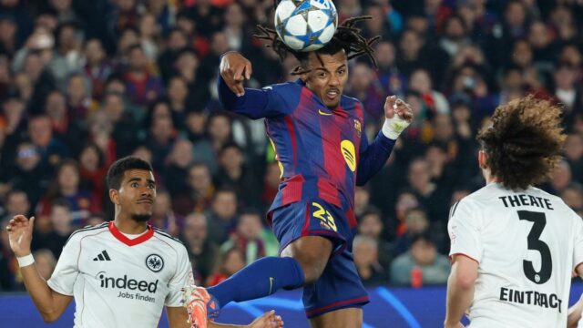 Liga dos Campeões 2025-26: Kounde marca duas vezes na vitória do Barcelona sobre o Frankfurt por 2-1

