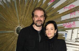 Lily Allen revela se duas filhas mantêm contato com seu ex David Harbor Lily Allen e David Harbour