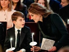 Lindas novas fotos mostram a Princesa de Gales e Louis rindo em sua canção de Natal Novas fotos fofas mostraram o príncipe Louis compartilhando um momento adorável com sua mãe, a princesa de Gales, Kate Middleton, em sua canção de natal