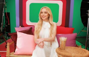 Lindsay Lohan estrelaria ‘The White Lotus’ com 1 condição: EXCLUSIVO Lindsay Lohan com um Dunkin' Cookie Butter Latte