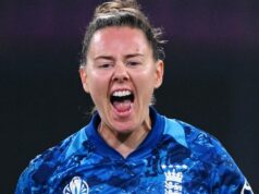 Linsey Smith ganha primeiro contrato central, Kate Cross perde Linsey Smith ganha primeiro contrato central, Kate Cross perde