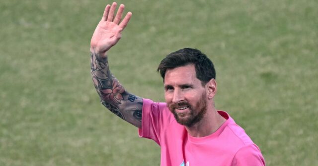 Lionel Messi aparece em Delhi enquanto jogador de futebol termina Lionel Messi em ação.