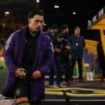 Lisandro Martinez foi flagrado se aquecendo