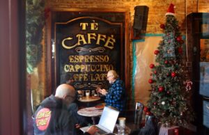 Los Gatos Coffee Roasting Co. reabre com equipe e prédio consolidados Los Gatos Coffee Roasting Co. reabre com equipe e prédio consolidados