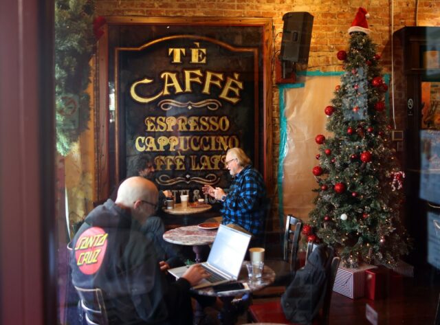 Los Gatos Coffee Roasting Co. reabre com equipe e prédio consolidados
