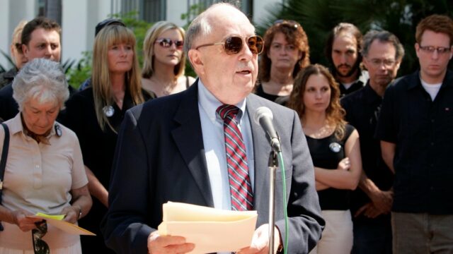 Lou Cannon, jornalista e biógrafo de Ronald Reagan, morre aos 92 anos
