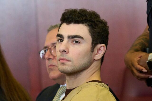 Luigi Mangione, suspeito de assassinato de CEO da UnitedHealth, no tribunal: atualizações ao vivo
