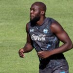 Lukaku retorna aos treinos do time do Napoli após longa ausência por lesão