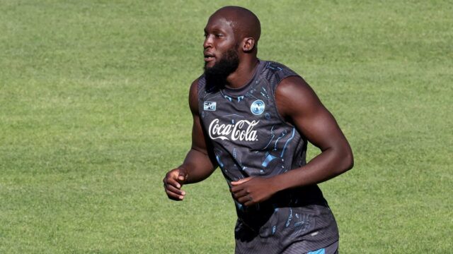 Lukaku retorna aos treinos do time do Napoli após longa Lukaku retorna aos treinos do time do Napoli após longa ausência por lesão