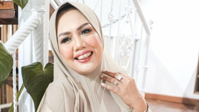 MAIS POPULAR: Elly Sugigi sugere que Inara Rusli se case com Siri em vez de adultério, a pergunta de Gary Iskak para sua esposa causa arrepios!
