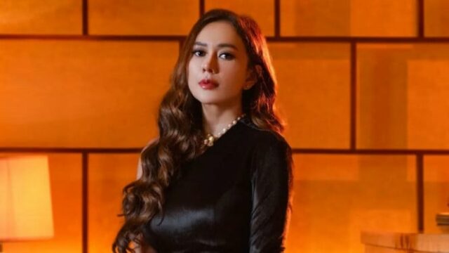 MAIS POPULAR: Postagem de Aura Kasih destacada, Cronologia de Yuni Shara acusada de ser caso de Irwan Mussry
