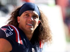 Mack Hollins, do Patriots, aparece no Snowy Stadium descalço e sem camisa Patriots Mack Hollins fica descalço e sem camisa ao chegar ao Snowy Stadium