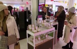 Macy’s adota tom cauteloso nas vendas de fim de ano e registra lucro surpreendente Macy's adota tom cauteloso nas vendas de fim de ano e registra lucro surpreendente