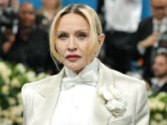 Madonna comemora Hanukkah com crianças e rumores de namorado em foto rara de família Madonna se reúne com o ex-marido Guy Ritchie pela primeira vez em 17 anos