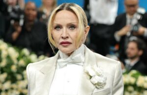 Madonna comemora Hanukkah com crianças e rumores de namorado em foto rara de família Madonna se reúne com o ex-marido Guy Ritchie pela primeira vez em 17 anos