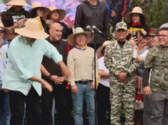 Maduro canta, dança e ameaça ‘quebrar os dentes’ do ‘império norte-americano’ Maduro canta, dança e ameaça ‘quebrar os dentes’ do ‘império norte-americano’