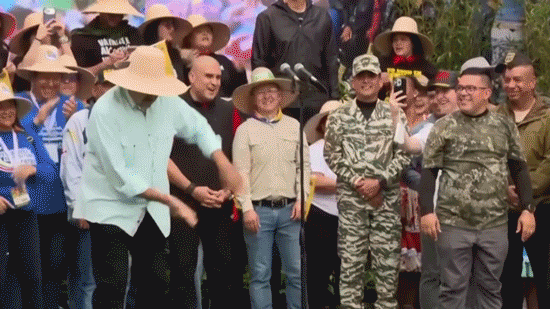 Maduro canta, dança e ameaça ‘quebrar os dentes’ do ‘império Maduro canta, dança e ameaça ‘quebrar os dentes’ do ‘império norte-americano’