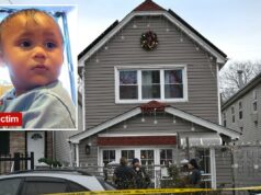 Mãe de Nova York acusada de matar filho de 1 ano confessou ao pai do bebê antes de ser presa: fontes Charlie Ramraykha, uma criança de 15 meses, com uma camisa azul com um pequeno adesivo.