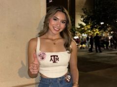 Mãe do segundo ano da Texas A&M suspeita de crime após a morte da filha Apresentadora de TV e TikToker Jennifer Nicole Rivas encontrada morta em sua casa aos 21 anos: relatório