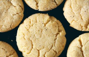 Magia da confeitaria natalina: como os biscoitos unem amigos e familiares Vaughn Vreeland, escritor, criador de receitas e apresentador de vídeo do @nytcooking, é o autor do recente livro de receitas,