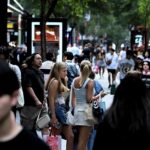 Compradores no Pitt Street Mall para as vendas do Boxing Day. População, economia, demografia, pessoas, Austrália, genérico