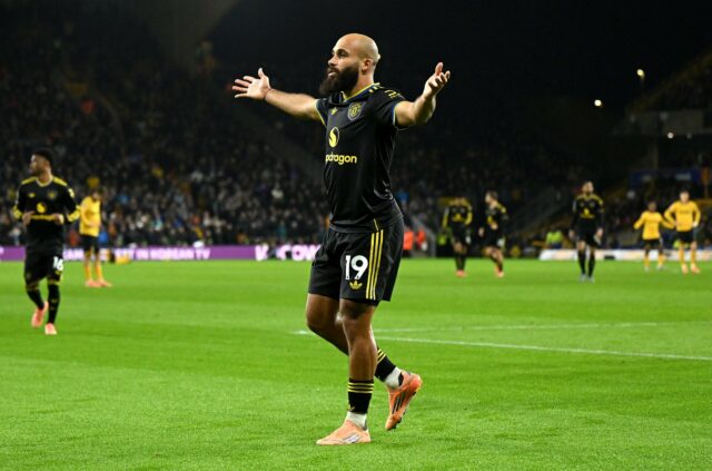 Bryan Mbeumo comemora gol do Manchester United x Liverpool.