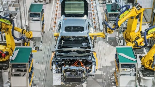 Mais populares: indústria automotiva atingida pela tempestade, motocicletas raras desaparecem e o destino do VW ID Buzz
