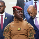 Mali e Burkina Faso proíbem cidadãos dos EUA em reação às restrições de viagem de Trump