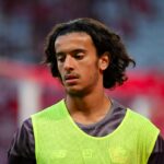 Adam Wharton jogando contra a Albânia pela Inglaterra.