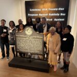 Marcador crivado de balas em homenagem à vítima de linchamento de 1918 encontra casa no museu