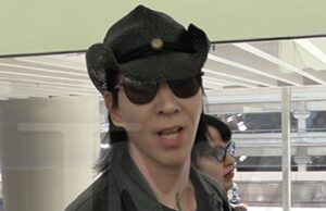 Marilyn Manson diz que é um Grinch, mas ainda gosta da época de Natal 120525_marilyn_manson_kal